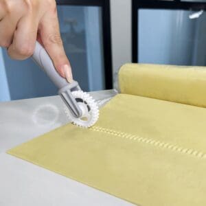 Fechador/Cortador de Plástico para Massas - Keita - Imagem 5