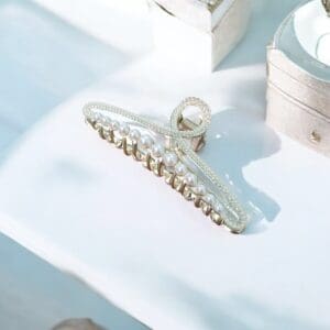 Presilha de Cabelo com Pérolas 11,3x4,5x4cm - FWB - Imagem 2