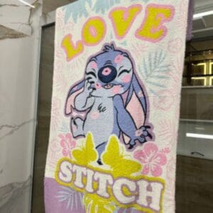 Toalha de Banho Felpuda Estampada Stitch 60x120cm - Lepper - Imagem 2