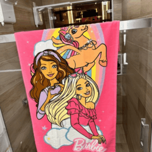 Toalha de Praia Aveludada Estampada Barbie 70x140cm - Lepper - Imagem 2