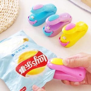 Mini Selador de Embalagens Sortido de Plástico a Pilha - Lívon - Imagem 4